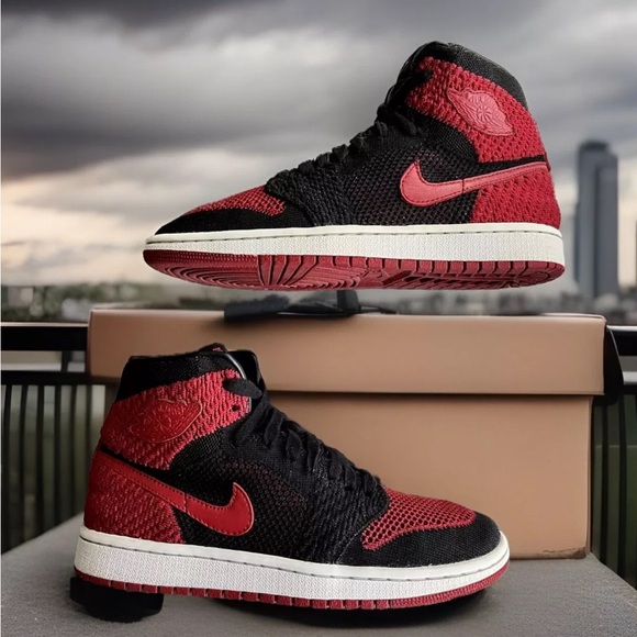 Air Jordan 1 Retro High OG Flyknit "Bred" sneakers - Picture 8 of 16